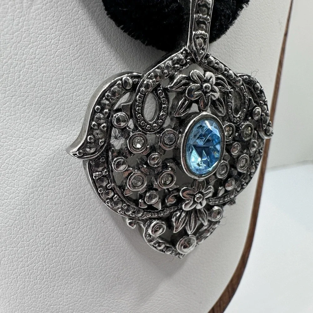 Avon VTG Blue Crystal Pendant Necklace Black‎ Velvet Cord Silver Tone Statement